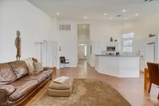 Photo #4: 2350207 Listing