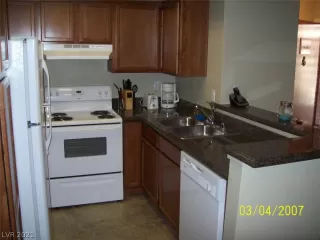 Photo #4: 2350237 Listing 