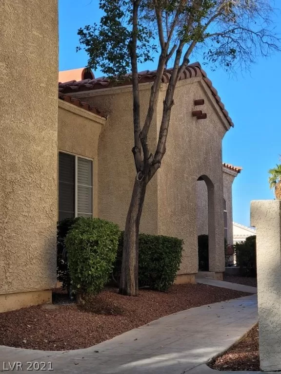 MLS: 2350280 Condo For Sale