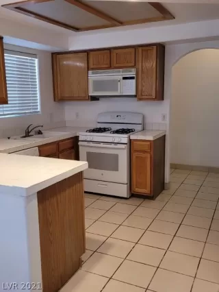 Photo #3: 2350280 Listing