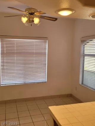 Photo #4: 2350280 Listing