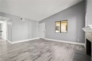 Photo #3: 2350284 Listing