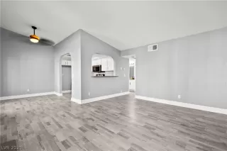 Photo #4: 2350284 Listing