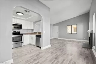 Photo #5: 2350284 Listing