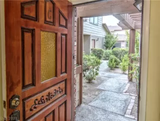 Photo #5: 2350318 Listing