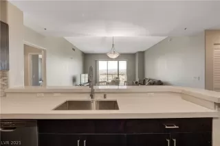 Photo #5: 2350353 Listing