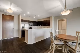 Photo #6: 2350353 Listing