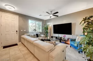 Photo #5: 2350361 Listing