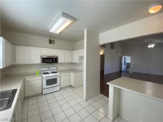 Photo #3: 2350389 Listing 