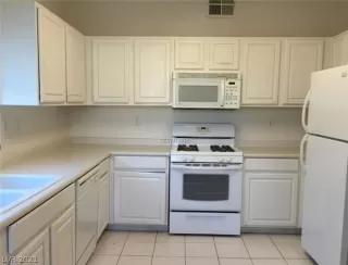 Photo #4: 2350389 Listing 