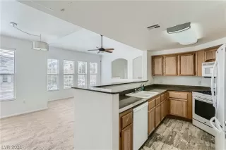 Photo #3: 2350393 Listing