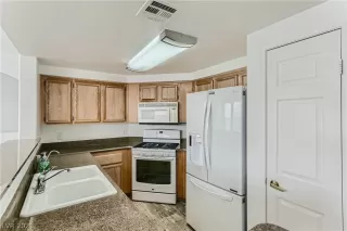 Photo #4: 2350393 Listing