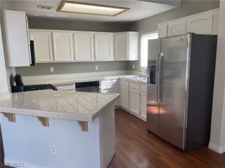 Photo #5: 2350404 Listing 