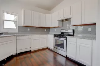 Photo #4: 2350410 Listing 