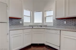 Photo #5: 2350410 Listing 