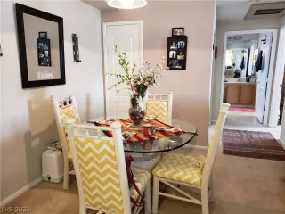 Photo #4: 2350437 Listing