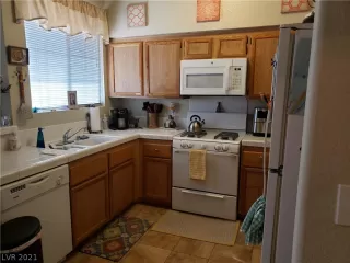 Photo #5: 2350437 Listing