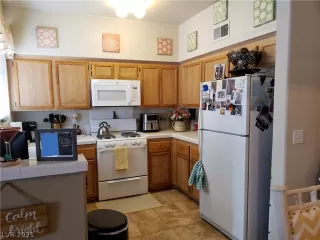 Photo #6: 2350437 Listing