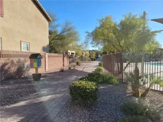 Photo #4: 2350455 Listing