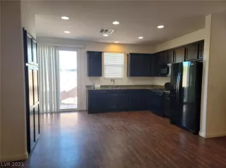 Photo #6: 2350455 Listing