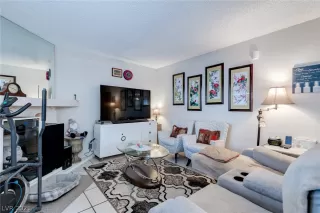 Photo #4: 2350471 Listing 