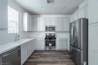 Photo #3: 2350478 Listing