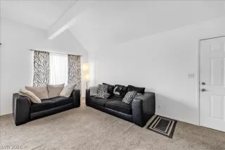 Photo #3: 2350487 Listing