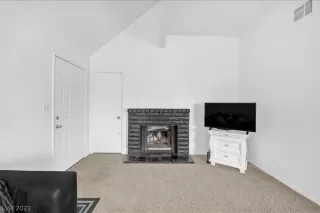 Photo #4: 2350487 Listing