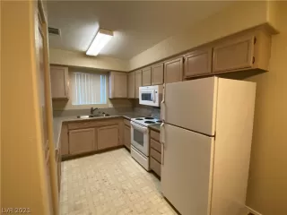 Photo #6: 2350488 Listing