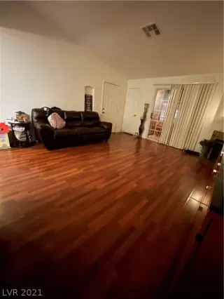 Photo #5: 2350544 Listing 