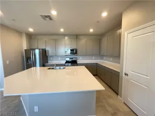 Photo #5: 2350589 Listing 