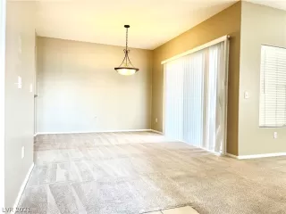 Photo #5: 2350590 Listing