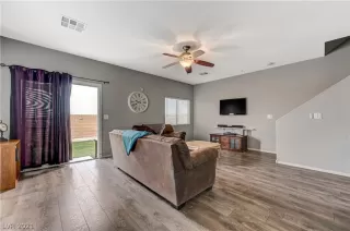 Photo #3: 2350607 Listing