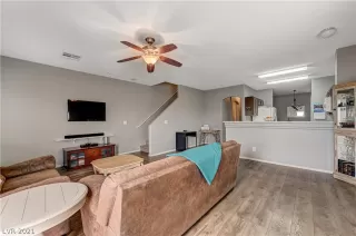 Photo #4: 2350607 Listing