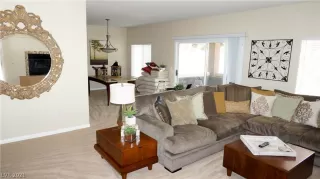 Photo #3: 2350610 Listing