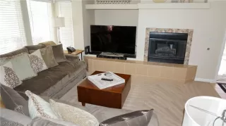 Photo #5: 2350610 Listing