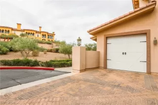 Photo #2: 2350625 Listing