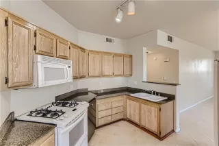 Photo #5: 2350658 Listing