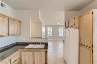 Photo #6: 2350658 Listing