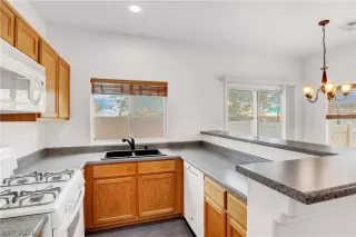 Photo #6: 2350682 Listing 