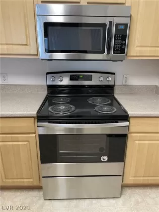 Photo #4: 2350696 Listing