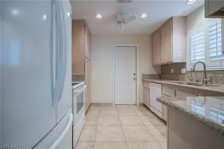 Photo #3: 2350708 Listing