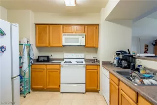 Photo #3: 2350719 Listing 