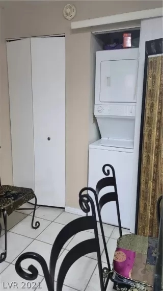 Photo #4: 2350724 Listing