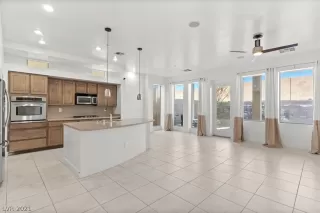 Photo #5: 2350726 Listing 