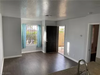 Photo #5: 2350755 Listing 