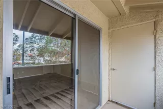 Photo #4: 2350758 Listing