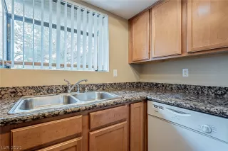 Photo #5: 2350758 Listing