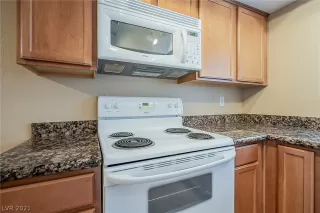 Photo #6: 2350758 Listing