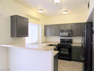 Photo #3: 2350765 Listing
